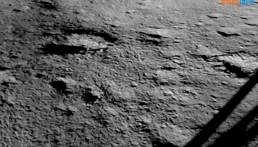 Hindistan'a ait Chandrayaan-3 uzay keşif aracının Ay'daki ilk görüntüleri paylaşıldı - Son Dakika Teknoloji Haberleri